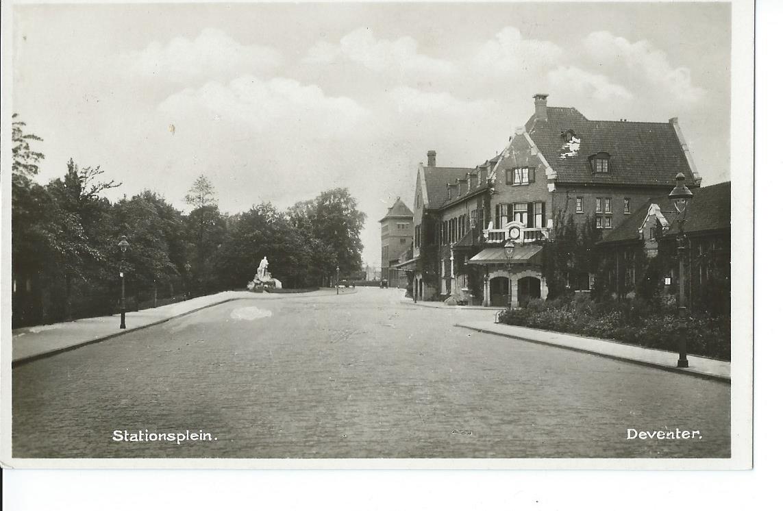 Deventer (OV), Stationsplein