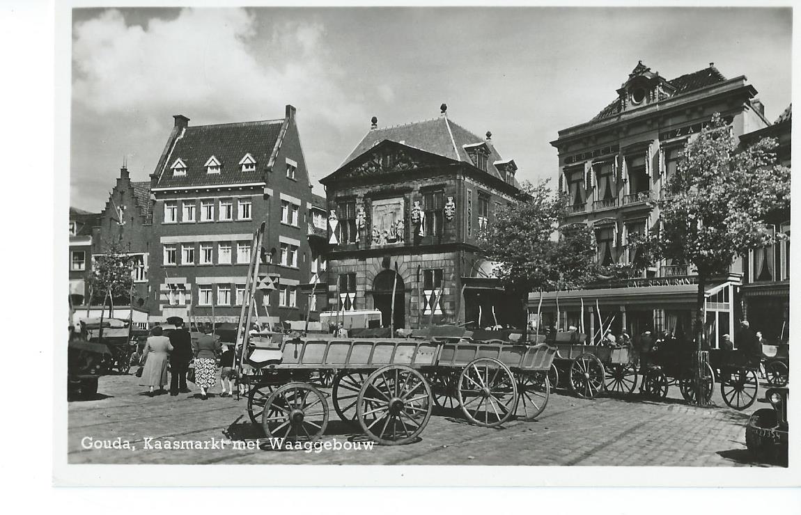 Gouda (ZH),  1347, Kaasmarkt met Waaggebouw
