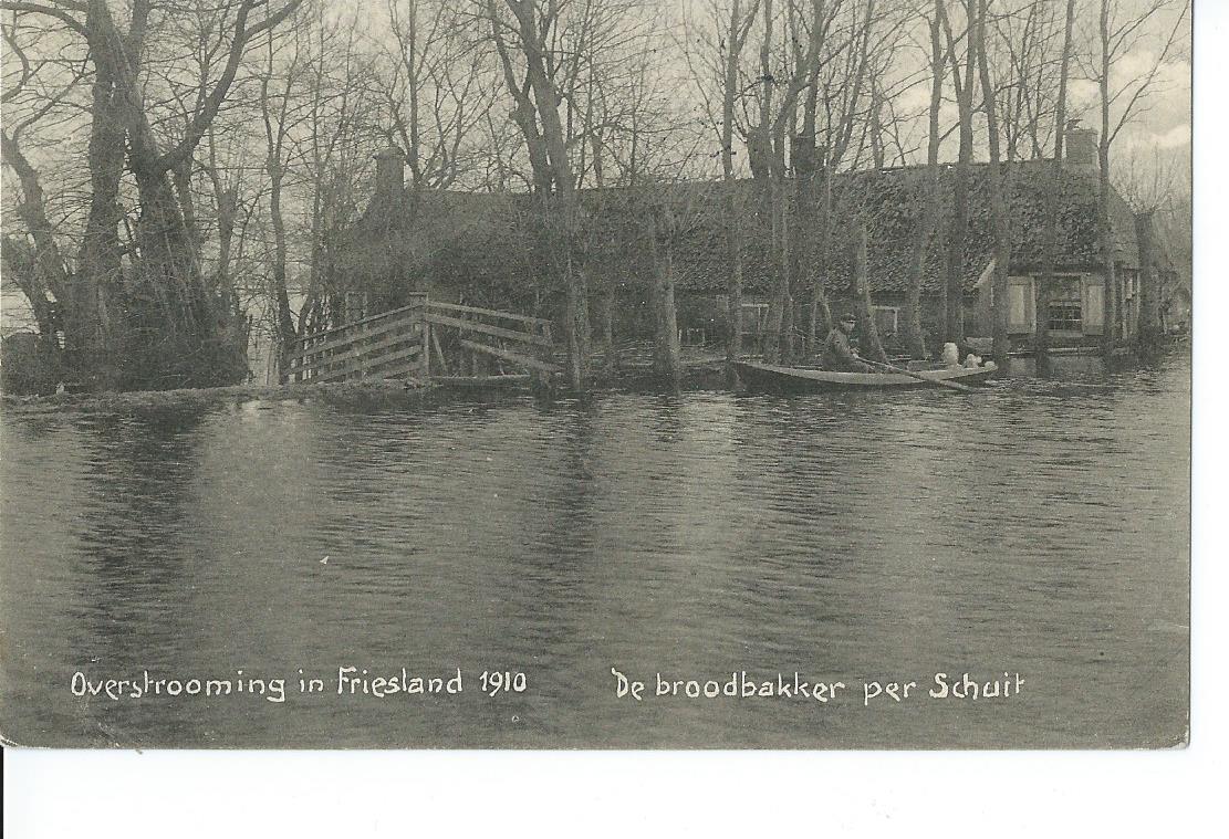 Friesland (FR), Overstrooming in 1910. De broodbakker per schuit.
