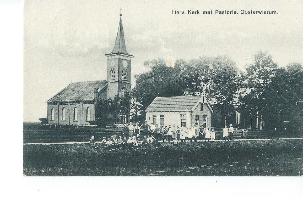 Oosterwierum (FR), Herv. Kerk met Pastorie