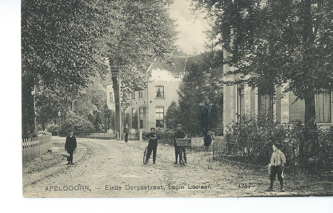 Apeldoorn (GL), Einde Dorpsstraat, begin Loolaan