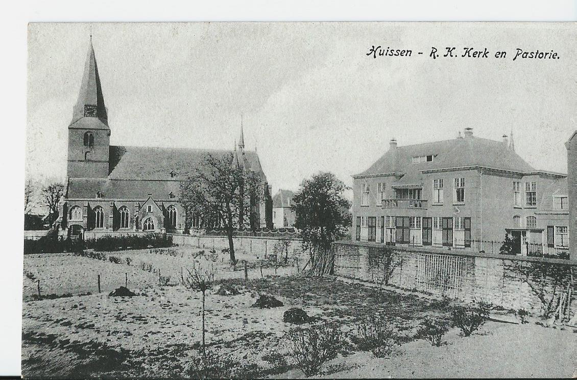 Huissen (GL), R.K. Kerk en Pastorie - 2391