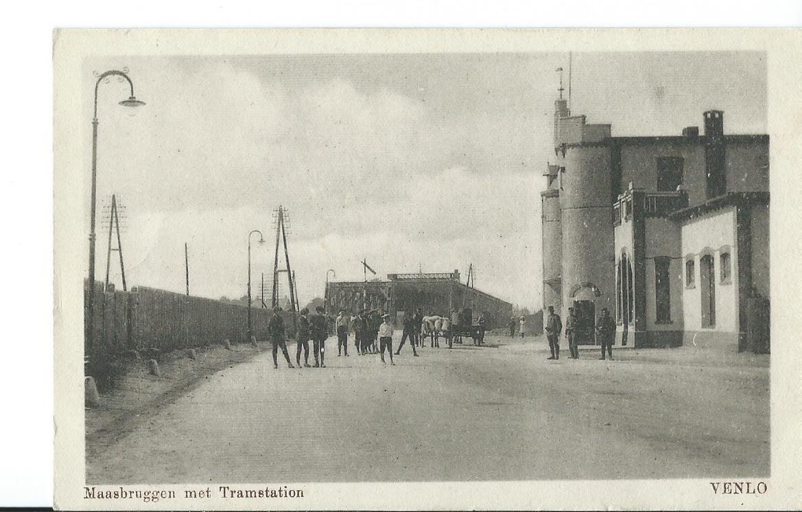 Venlo (LB), Maasbruggen met Tramstation
