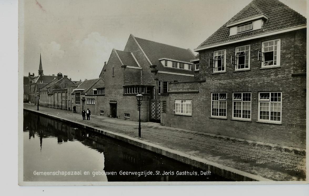 Delft (ZH), St. Joris Gasthuis, Gemeenschapszaal en gebouwen Geerwegzijde