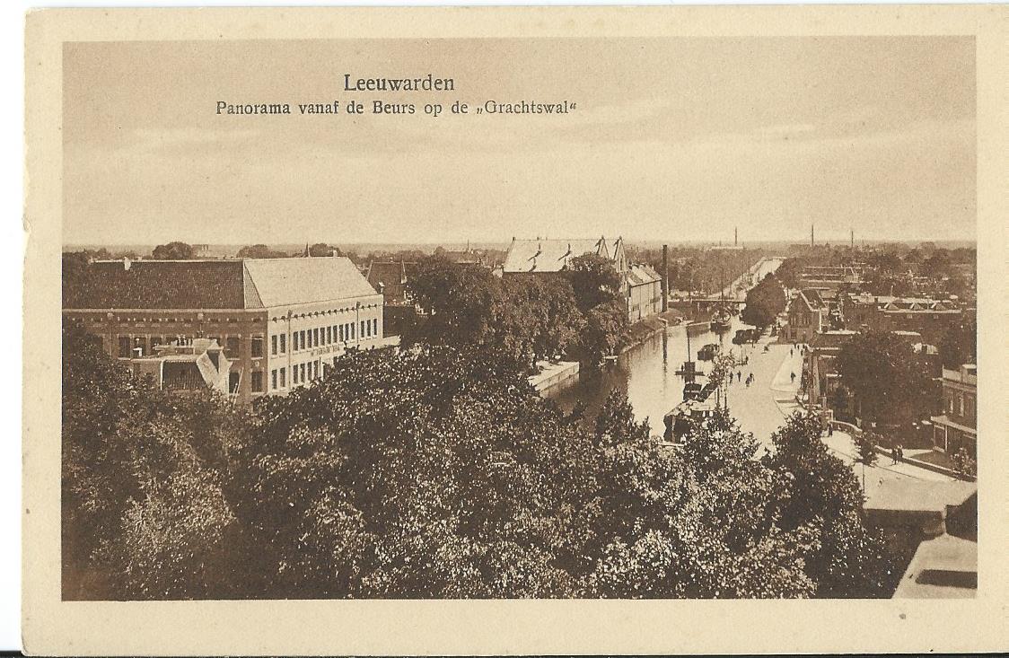 Leeuwarden (FR), Panorama vanaf de Beurs op de "Grachtswal"