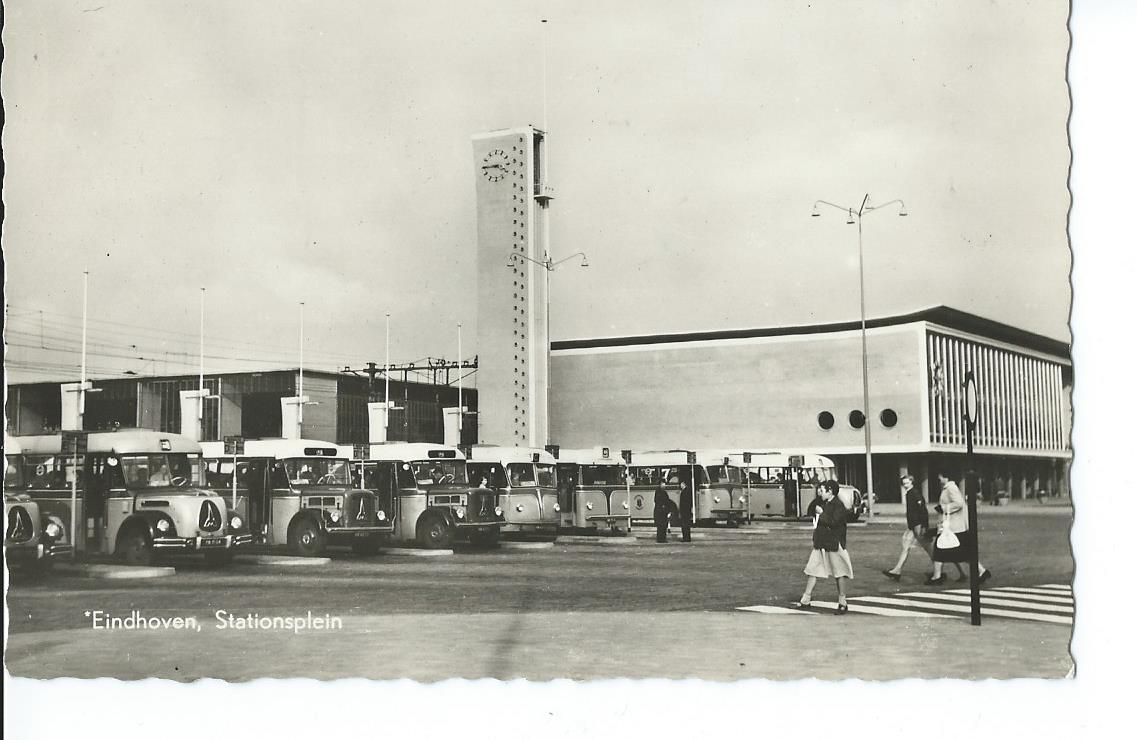 Eindhoven (NB), Stationsplein
