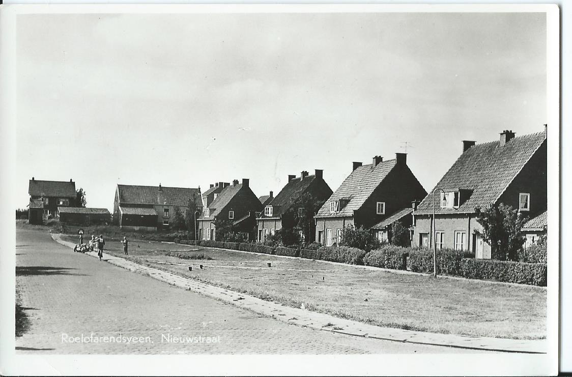 Roelofarendsveen (ZH), Nieuwstraat, 2686