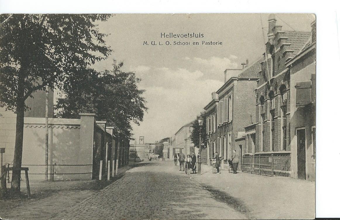 Hellevoetsluis (ZH), M.U.L.O. School en Pastorie