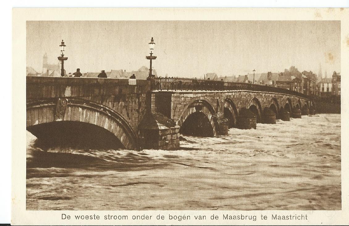Maastricht (LB), Watersnood 1925-1926, De woeste stroom onder de bogen van de Maasbrug