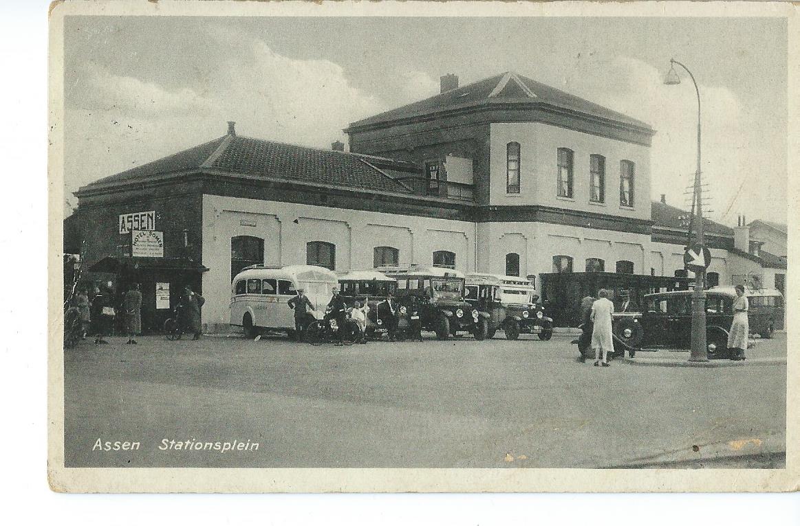 Assen (DR), Stationsplein