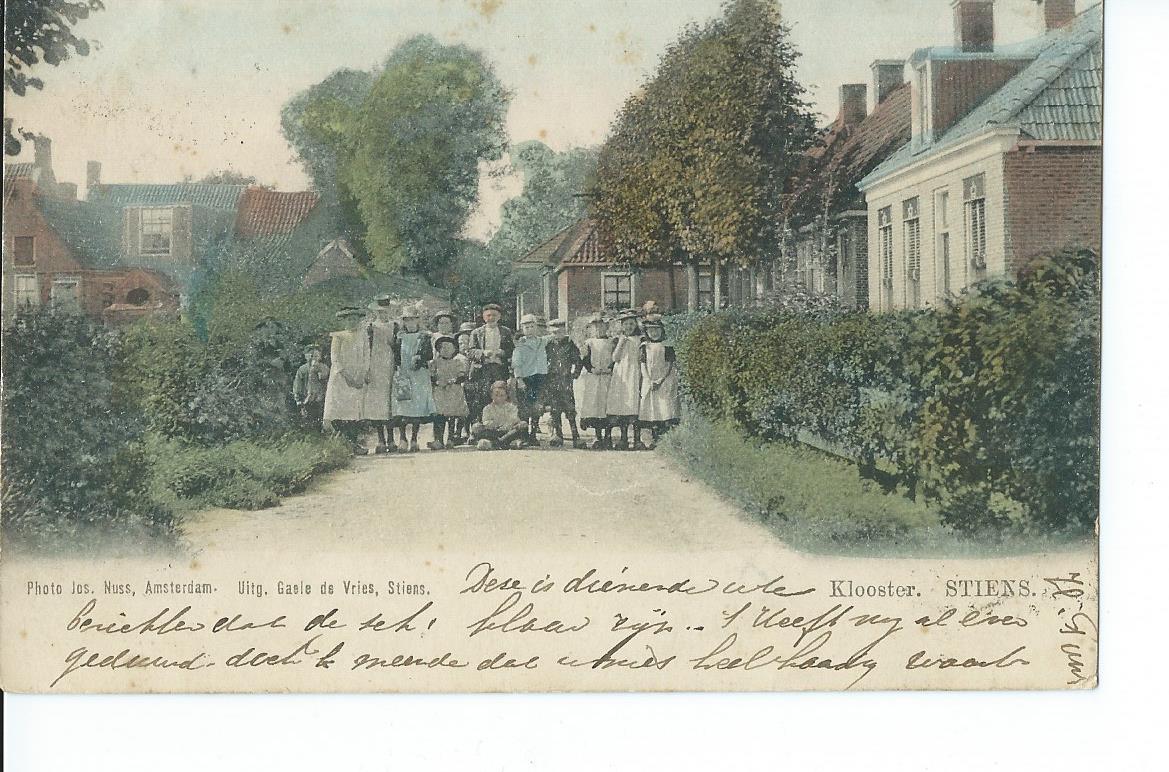 Stiens (FR), Klooster
