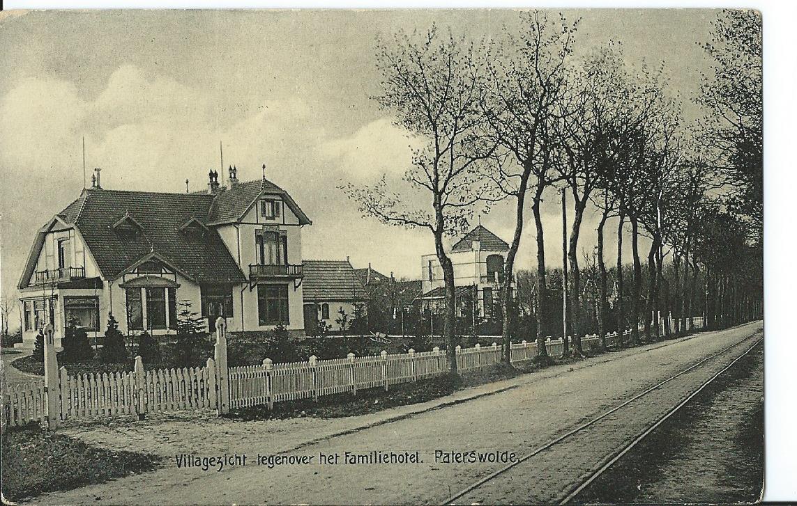 Paterswolde (DR), Villagezicht - tegenover het Familiehotel