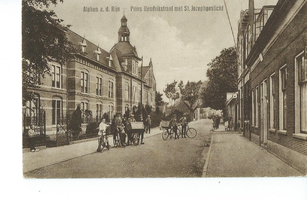 Alphen aan den Rijn (ZH), Prins Hendrikstraat met St. Jozephgesticht