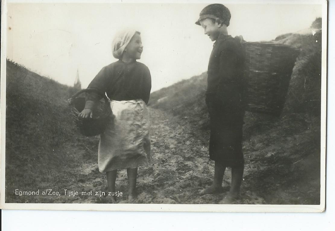Egmond aan Zee (NH), Tijsje met zijn zusje, 2713