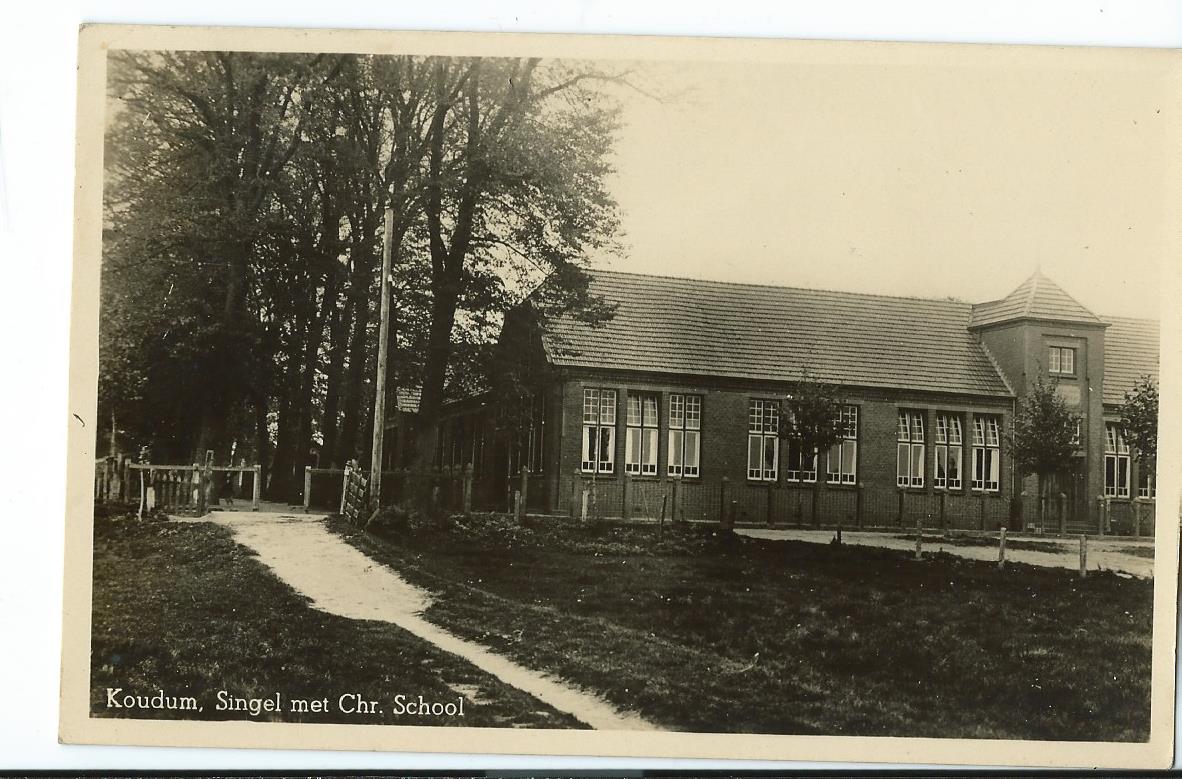 Koudum (FR), Singel met Chr. School