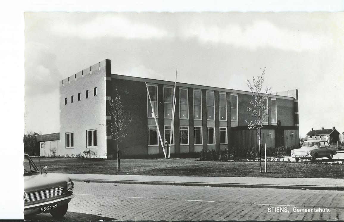 Stiens (FR), Gemeentehuis